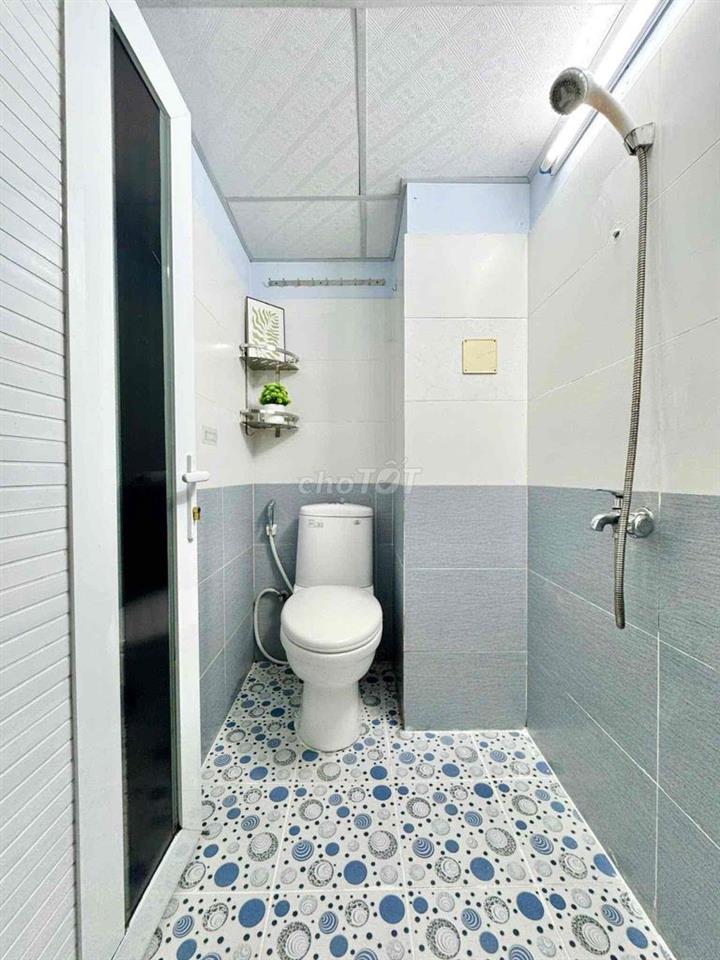 Trống sẵn duplex gần chợ thuận tiện di chuyển qua sân bay có thang máy