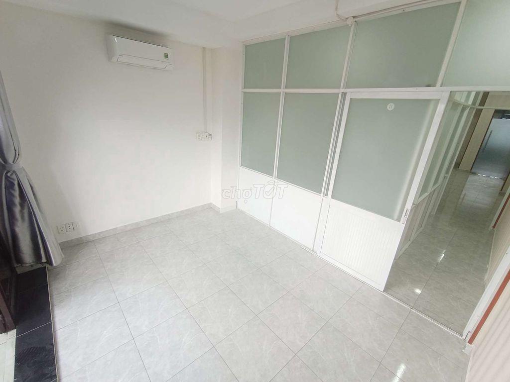 Văn Phòng Cho Thuê Mặt Tiền Đường Cộng Hòa Gần ETOWN Đối Diện Sân Bay