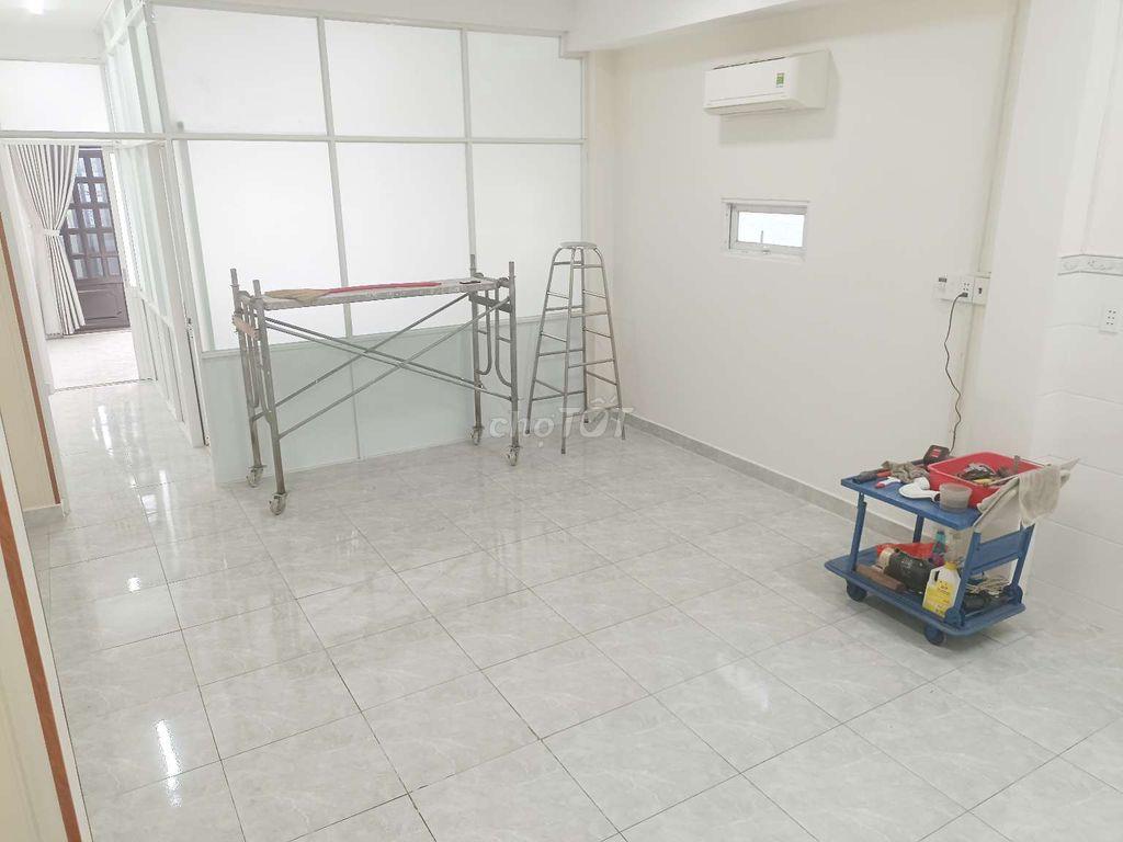 Văn Phòng Cho Thuê Mặt Tiền Đường Cộng Hòa Gần ETOWN Đối Diện Sân Bay