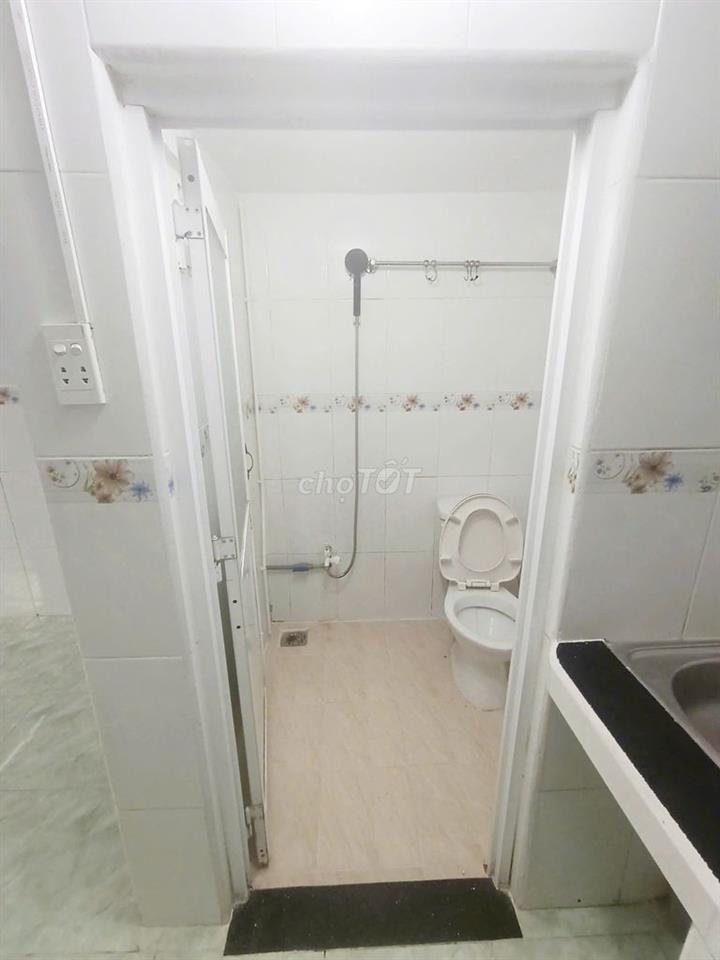 Phòng Trọ Bình Dân Hẻm Núi Thành-Gần ETOWN