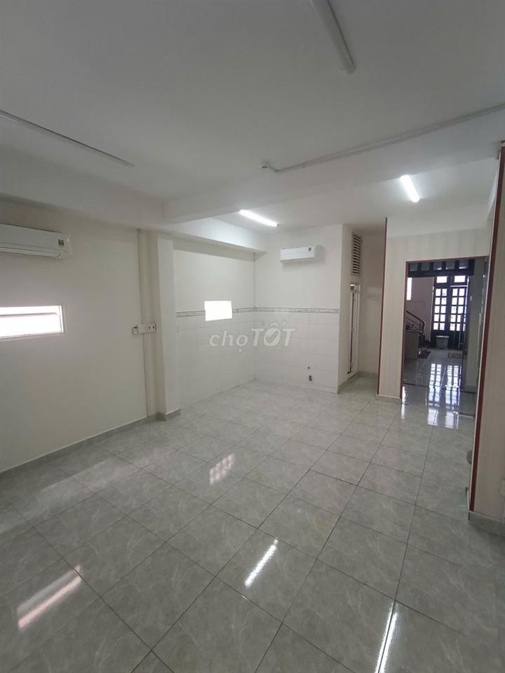 Văn Phòng Cho Thuê Mặt Tiền Đường Cộng Hòa Đối Diện Sân Bay Gần Etown
