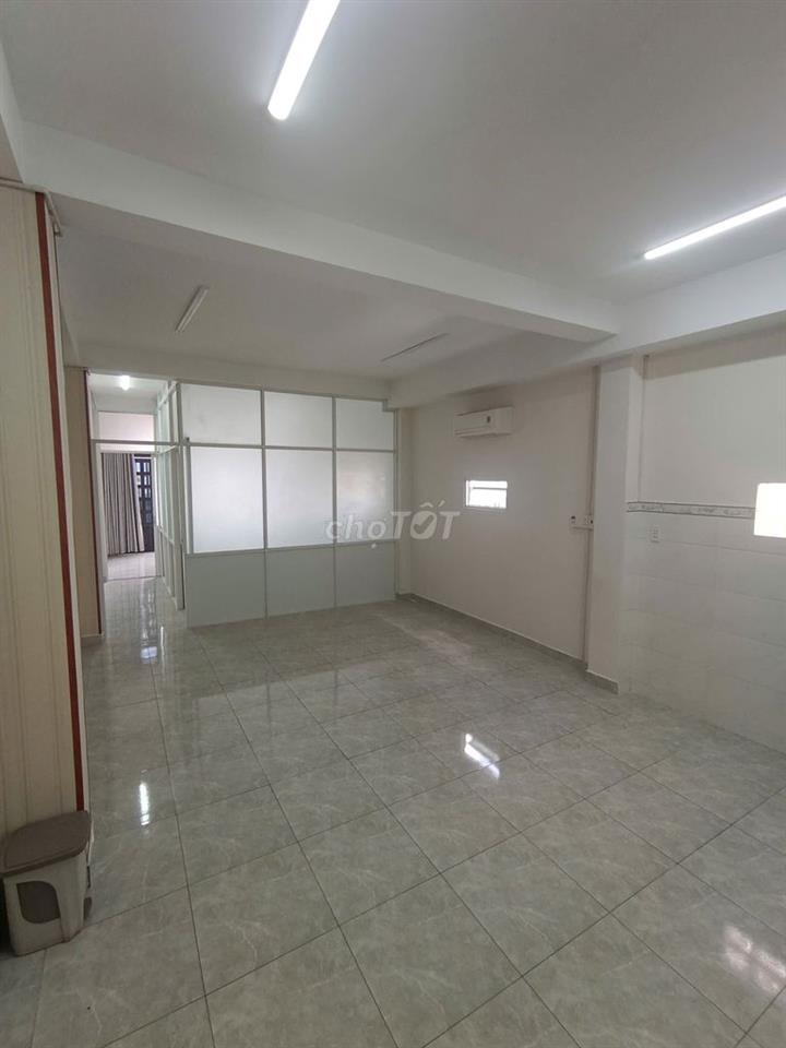 Văn Phòng Cho Thuê Mặt Tiền Đường Cộng Hòa Đối Diện Sân Bay Gần Etown