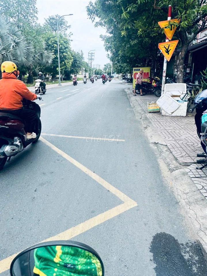 Cho Thuê MBKD Đg D9 Tây Thanh , 1 Trệt Trống Suốt, 4x8m, Giá 8TR/TH