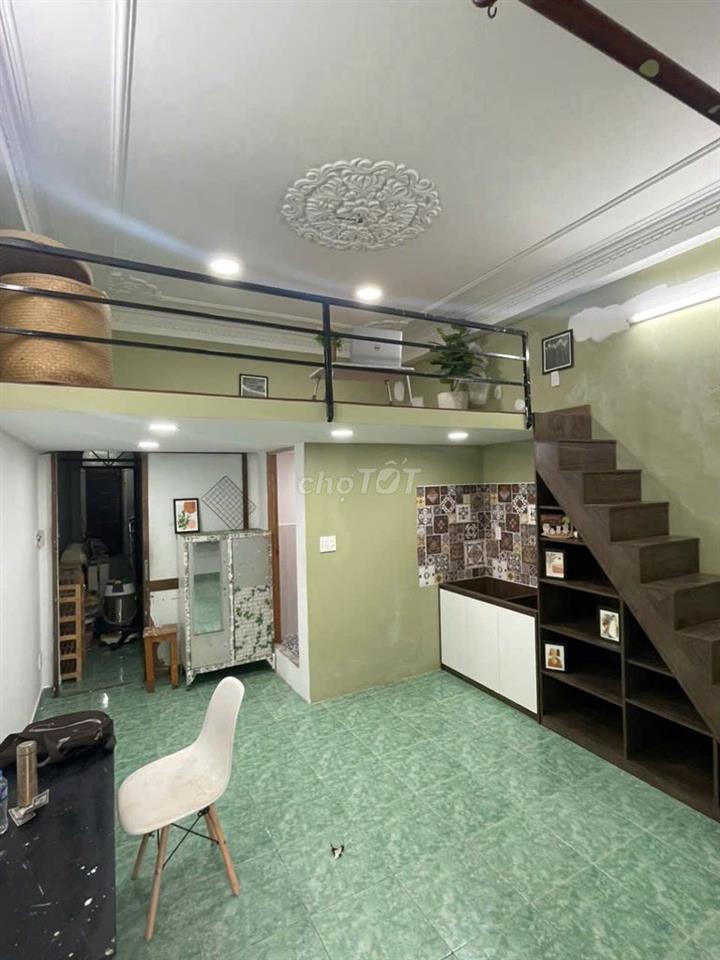 Phòng 35m2, lầu 2, có gác, bếp nấu ăn, ban công, cửa sổ,