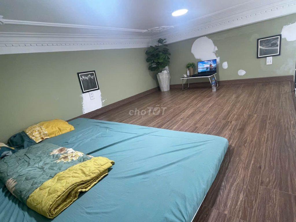Phòng 35m2, lầu 2, có gác, bếp nấu ăn, ban công, cửa sổ,