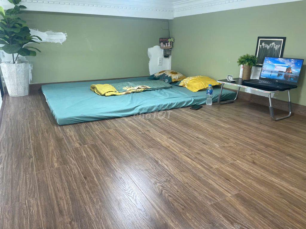 Phòng 35m2, lầu 2, có gác, bếp nấu ăn, ban công, cửa sổ,