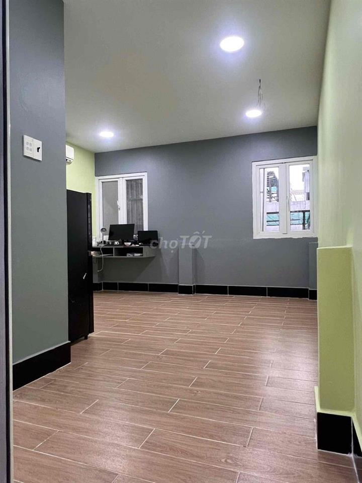 phòng trọ 25m2ngay Ni Sư Huỳnh Liên và Hồng Lạc giờ tự do