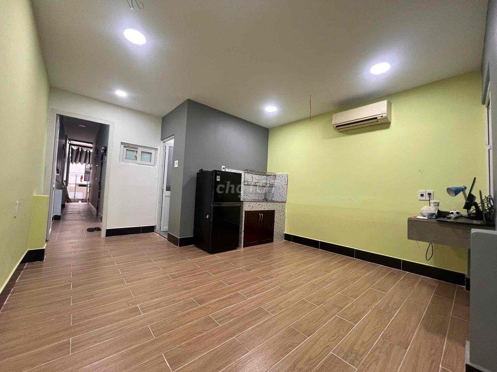 phòng trọ 25m2ngay Ni Sư Huỳnh Liên và Hồng Lạc giờ tự do
