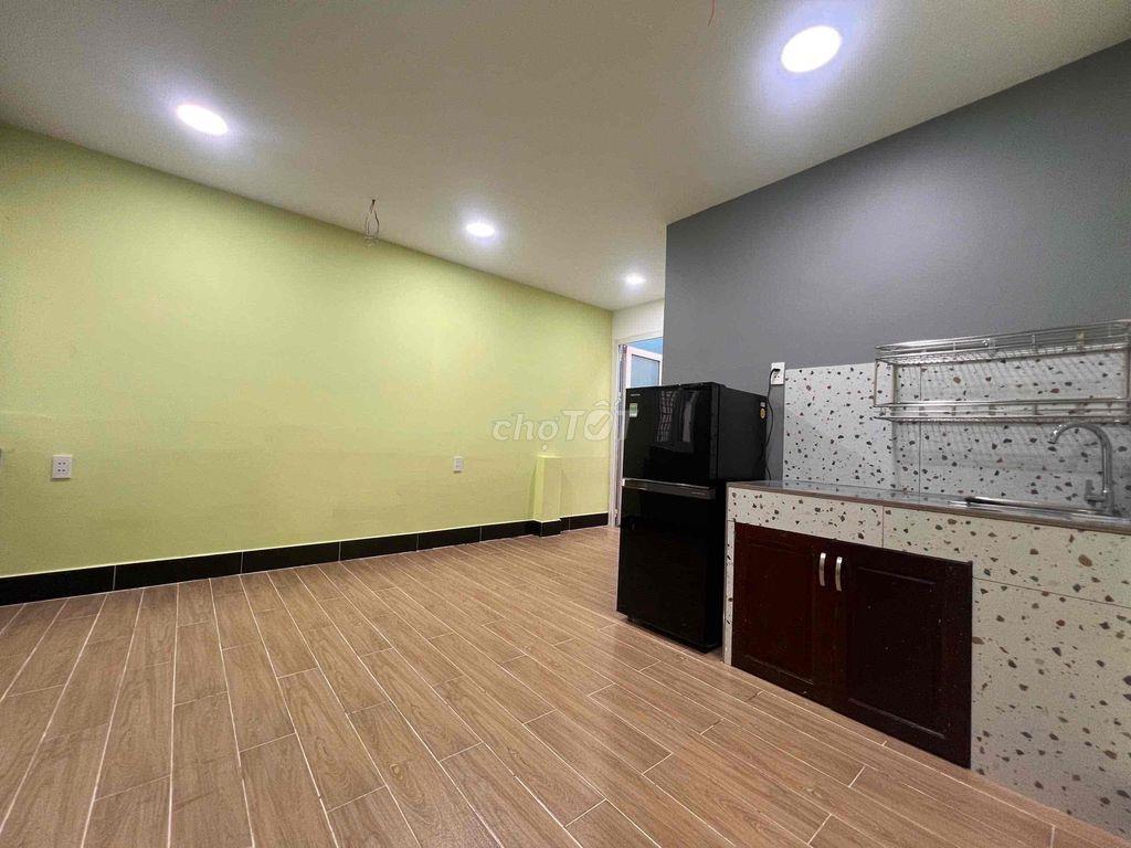 phòng trọ 25m2ngay Ni Sư Huỳnh Liên và Hồng Lạc giờ tự do