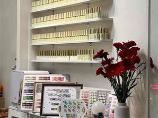 sang tiệm nail