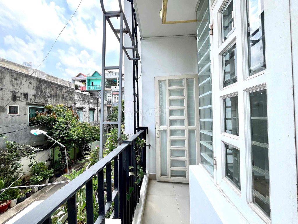 Cho thuê Phòng ban công full nội thất, máy giặt riêng
