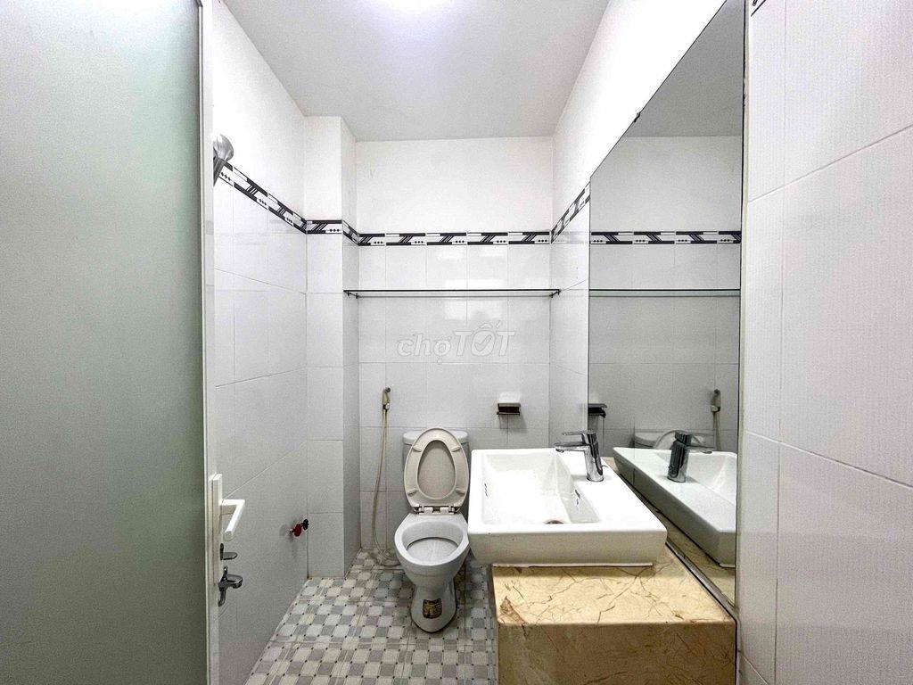 Cho thuê Phòng ban công full nội thất, máy giặt riêng