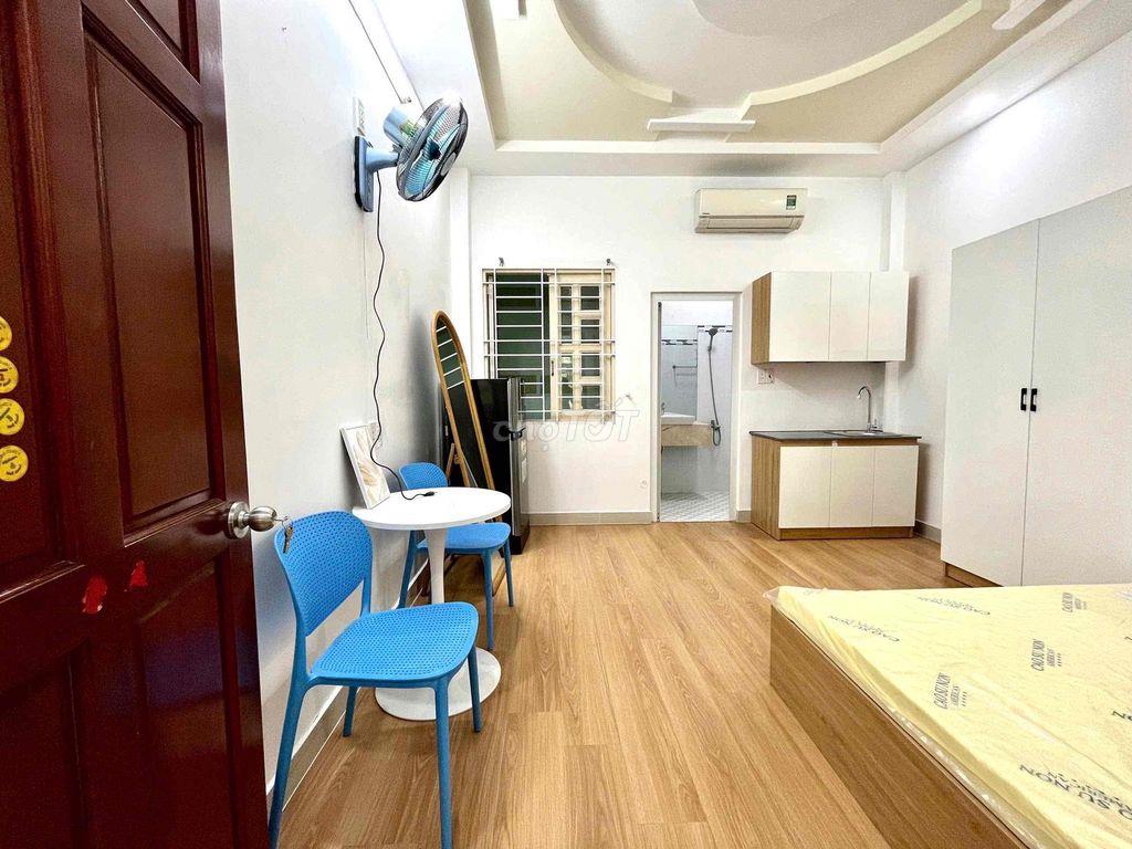 Phòng studio, full nội thất view cửa sổ