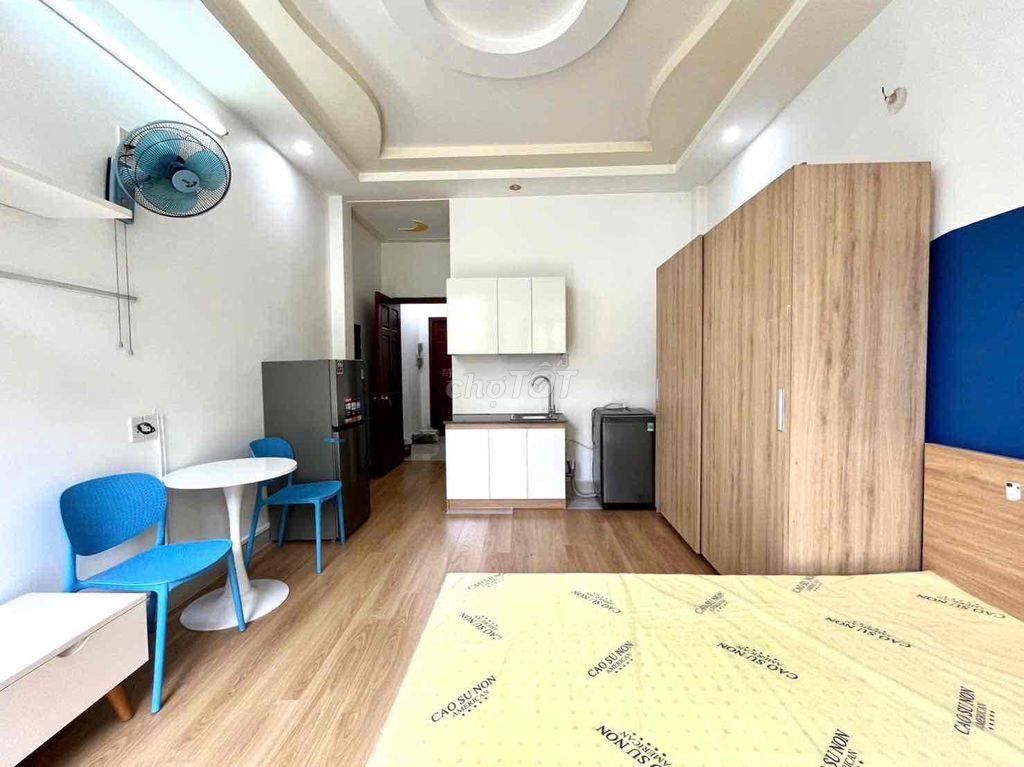 Phòng studio, full nội thất view cửa sổ