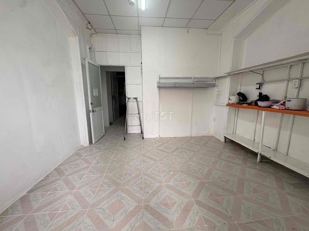 lầu 3 Cộng Hòa view đẹp giá 2.800.000