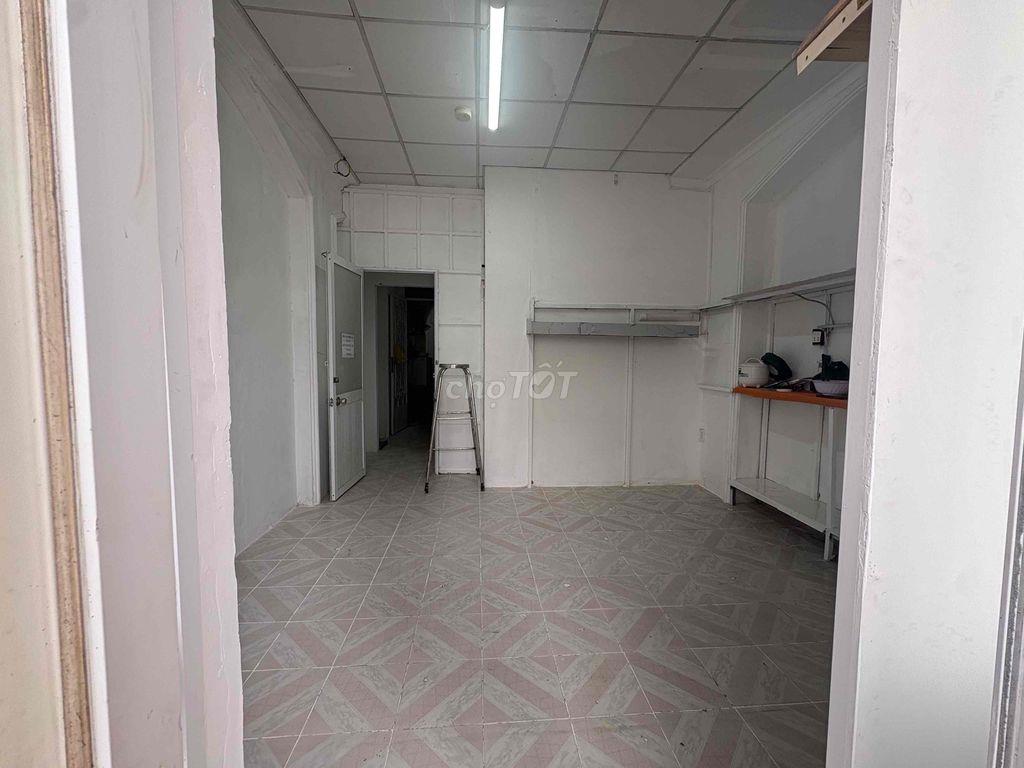 lầu 3 Cộng Hòa view đẹp giá 2.800.000
