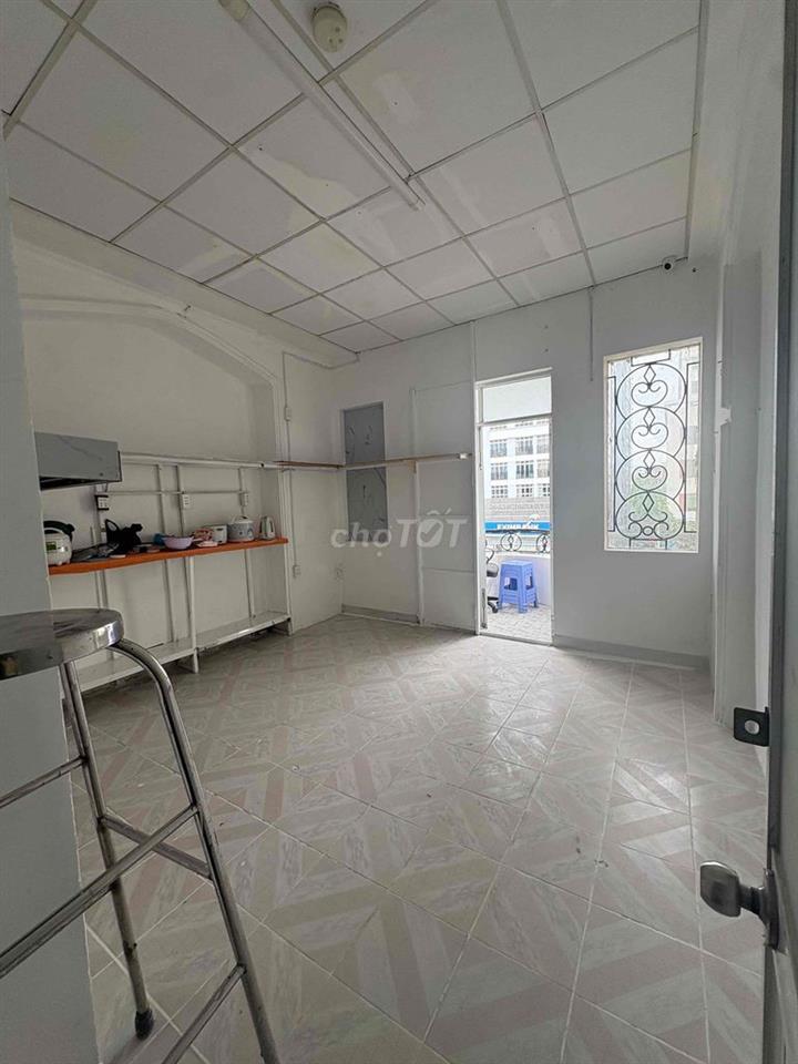lầu 3 Cộng Hòa view đẹp giá 2.800.000