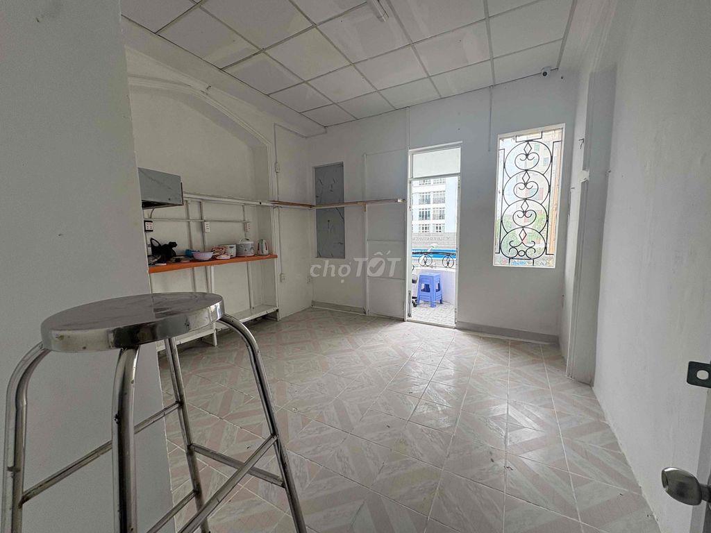 lầu 3 Cộng Hòa view đẹp giá 2.800.000