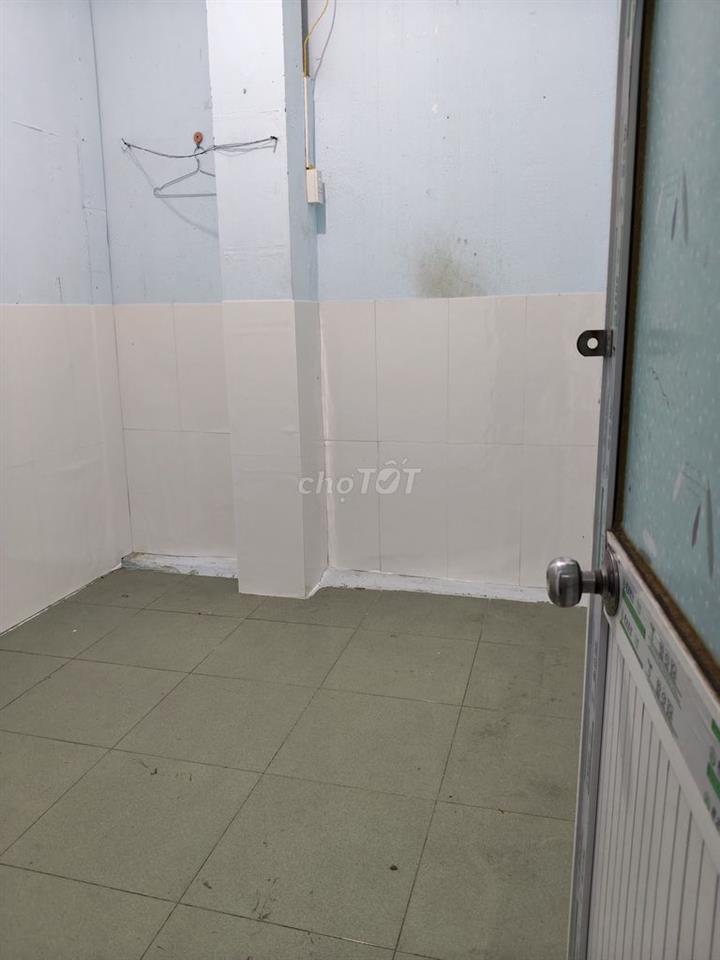 Phòng tại 202/48( số cũ 318/75) Phạm Văn Hai 