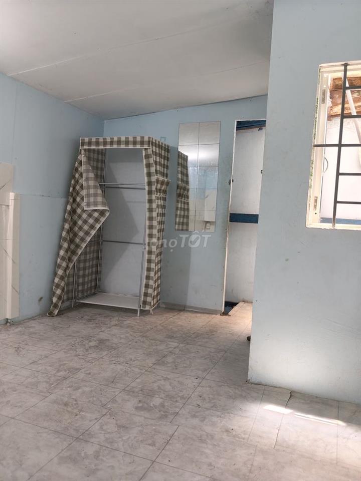 Phòng tại 202/48( số cũ 318/75) Phạm Văn Hai 