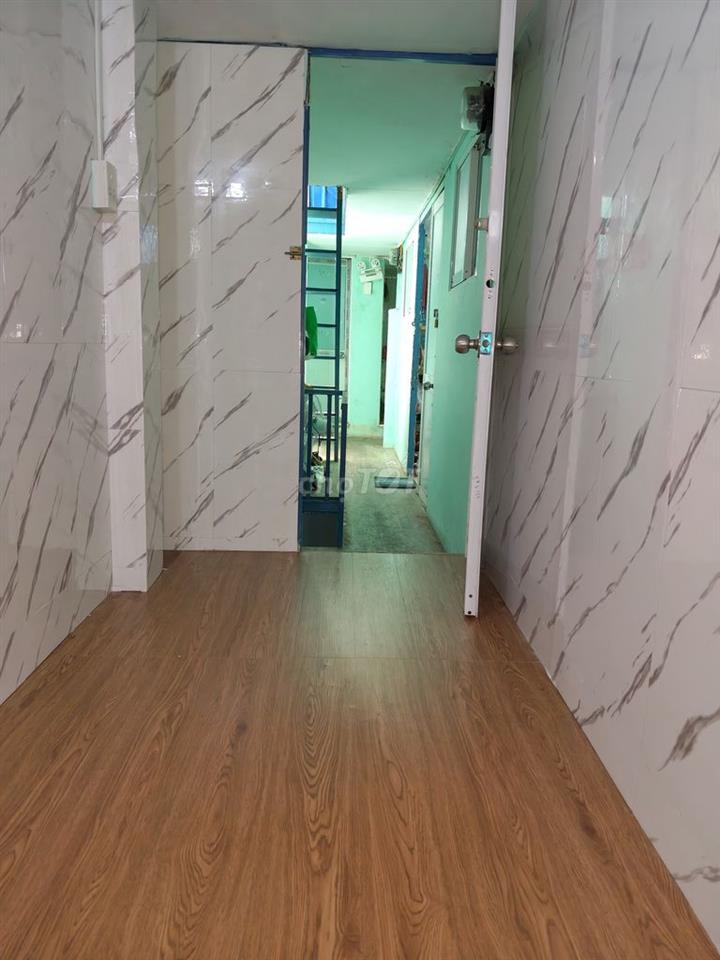 Phòng tại 202/48( số cũ 318/75) Phạm Văn Hai 