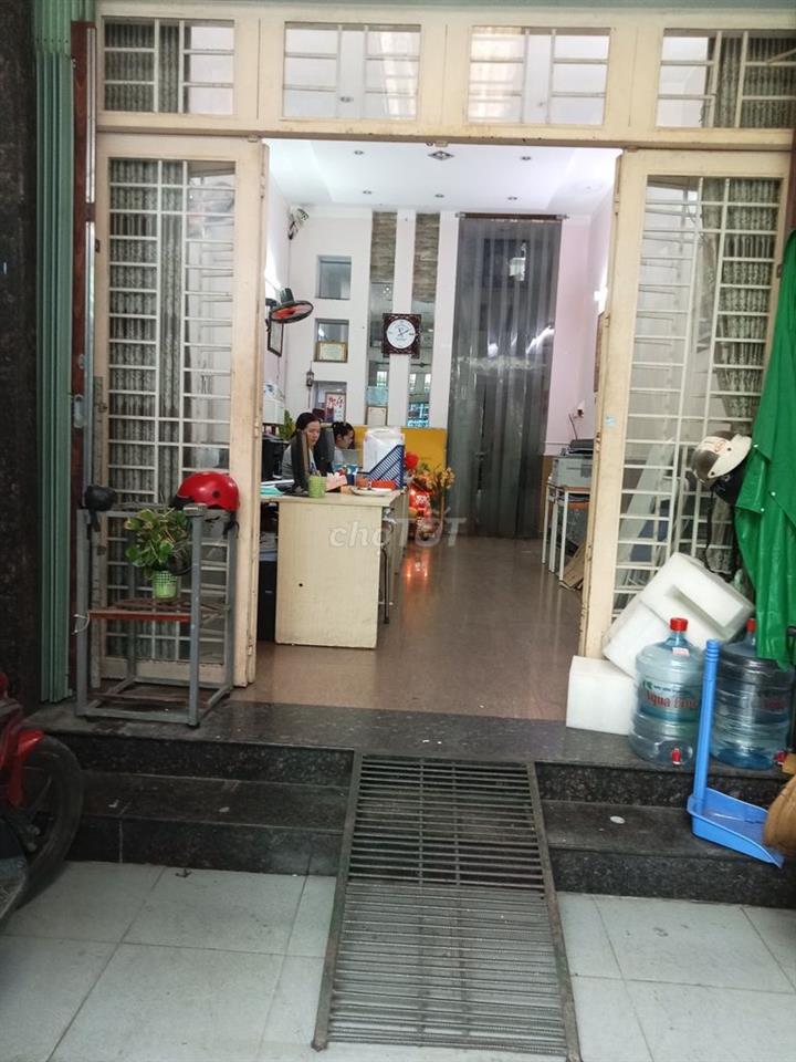 Cho thuê tầng trệt nhà 1355/3 Hoàng Sa 