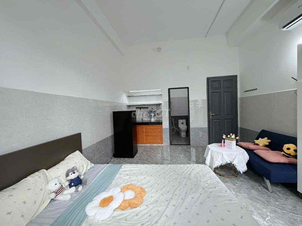 CĂN HỘ BAN CÔNG FULL NỘI THẤT GẦN ETOWN