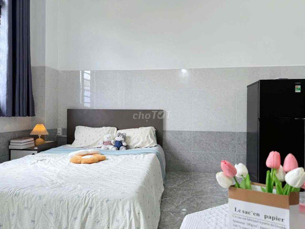 CĂN HỘ BAN CÔNG FULL NỘI THẤT GẦN ETOWN
