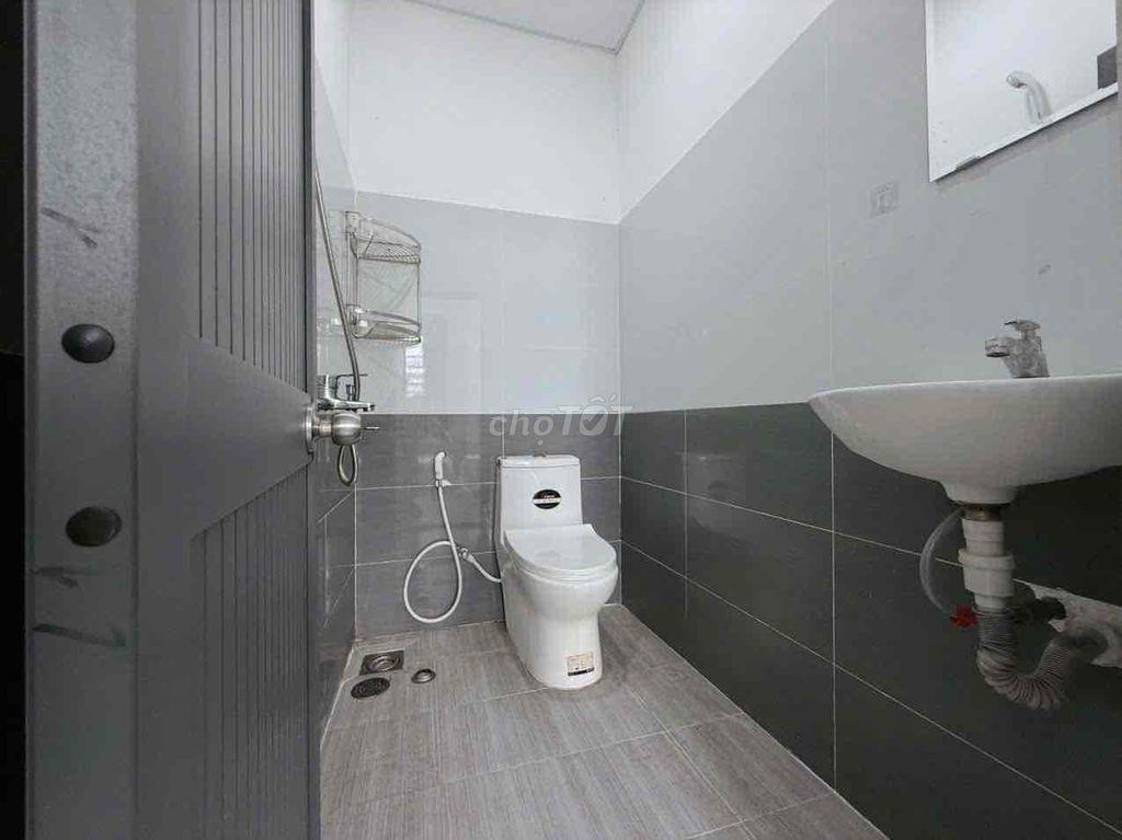 CĂN HỘ BAN CÔNG FULL NỘI THẤT GẦN ETOWN