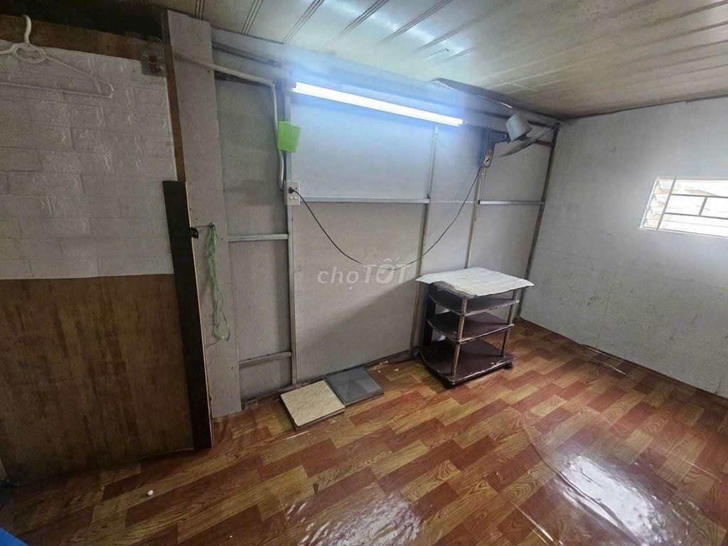 Phòng riêng biệt cho nữ hẻm ôtô Cách mạng tháng 8