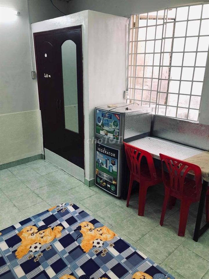 phòng trọ nội thất đầy đủ. tủ lạnh, máy lạnh, máy giặt, toillet riêng