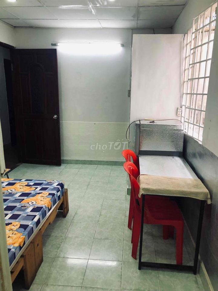 phòng trọ nội thất đầy đủ. tủ lạnh, máy lạnh, máy giặt, toillet riêng