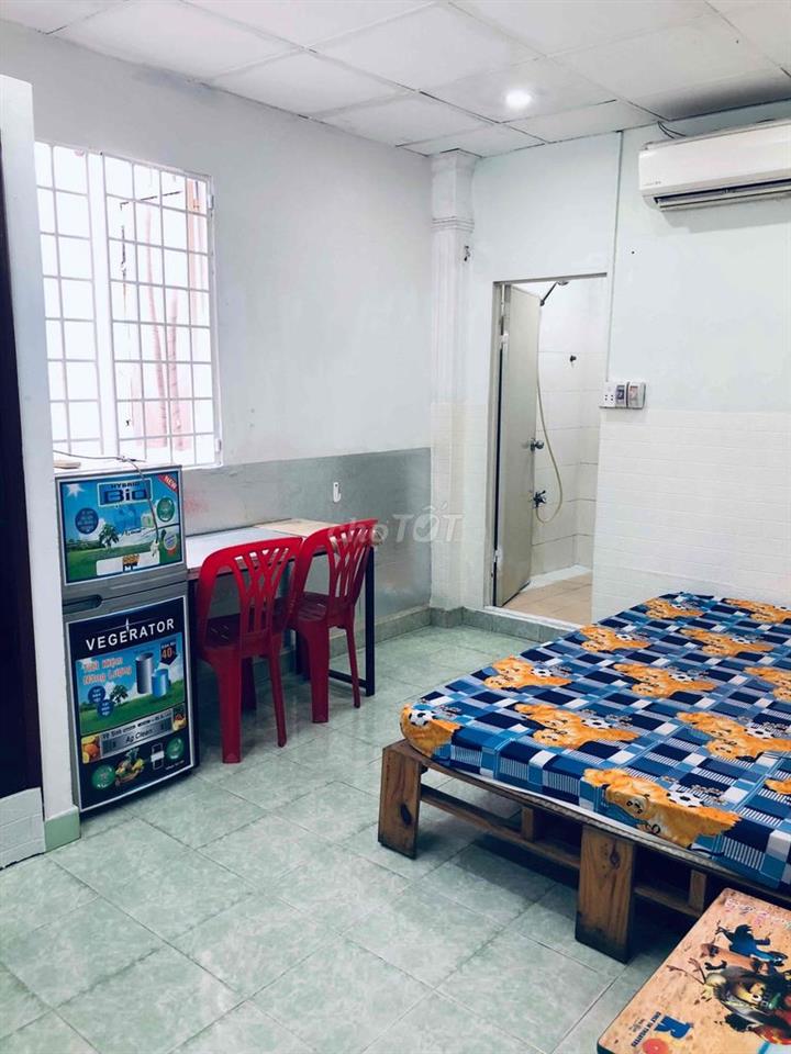 phòng trọ nội thất đầy đủ. tủ lạnh, máy lạnh, máy giặt, toillet riêng