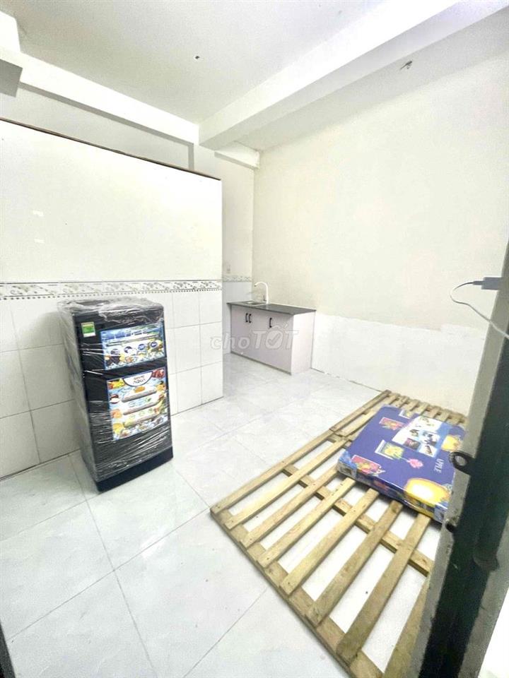 Phòng có máy lạnh gần ĐH Công Thương
