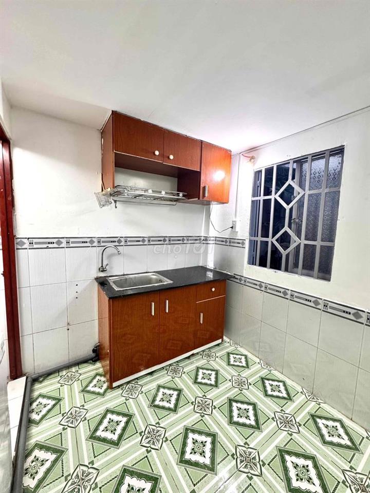 Trọ dãy trệt xe dẫn vào phòng gần Chế Lan Viên