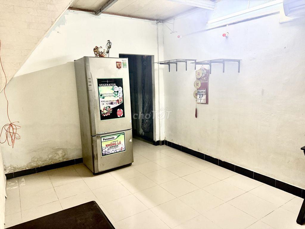 Cho thuê phòng giá rẻ, full nội thất, ngay 870 Lạc Long Quân