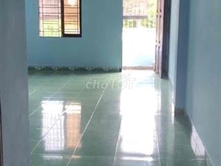 Phòng cách Sân Bay 2km rất rộng(30m2 ) và có Ban công