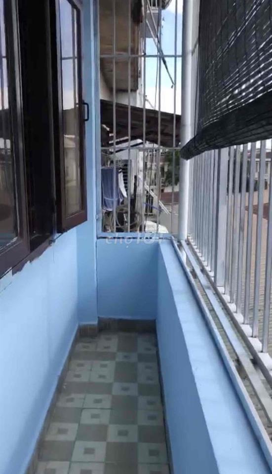 Phòng cách Sân Bay 2km rất rộng(30m2 ) và có Ban công