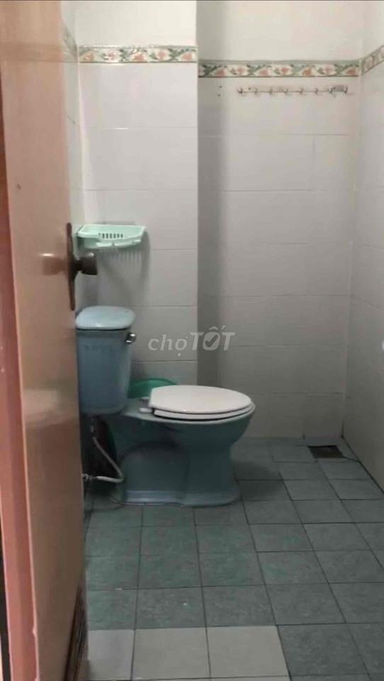 Phòng cách Sân Bay 2km rất rộng(30m2 ) và có Ban công