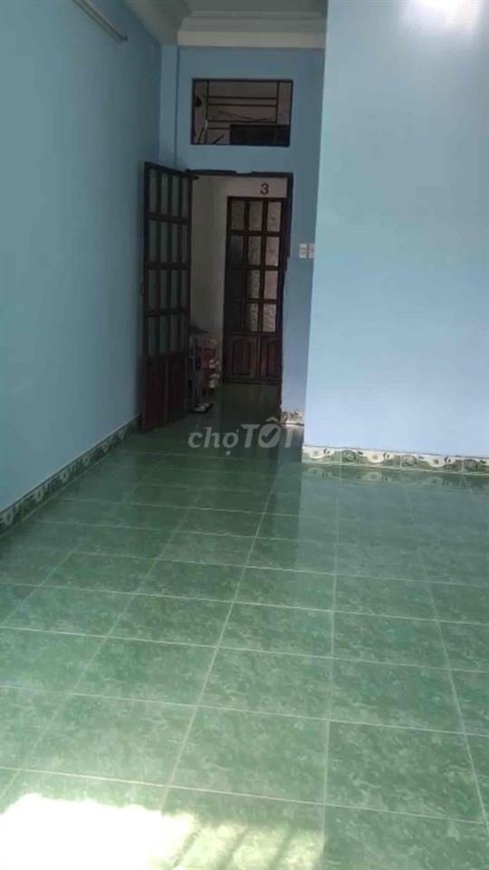 Phòng cách Sân Bay 2km rất rộng(30m2 ) và có Ban công