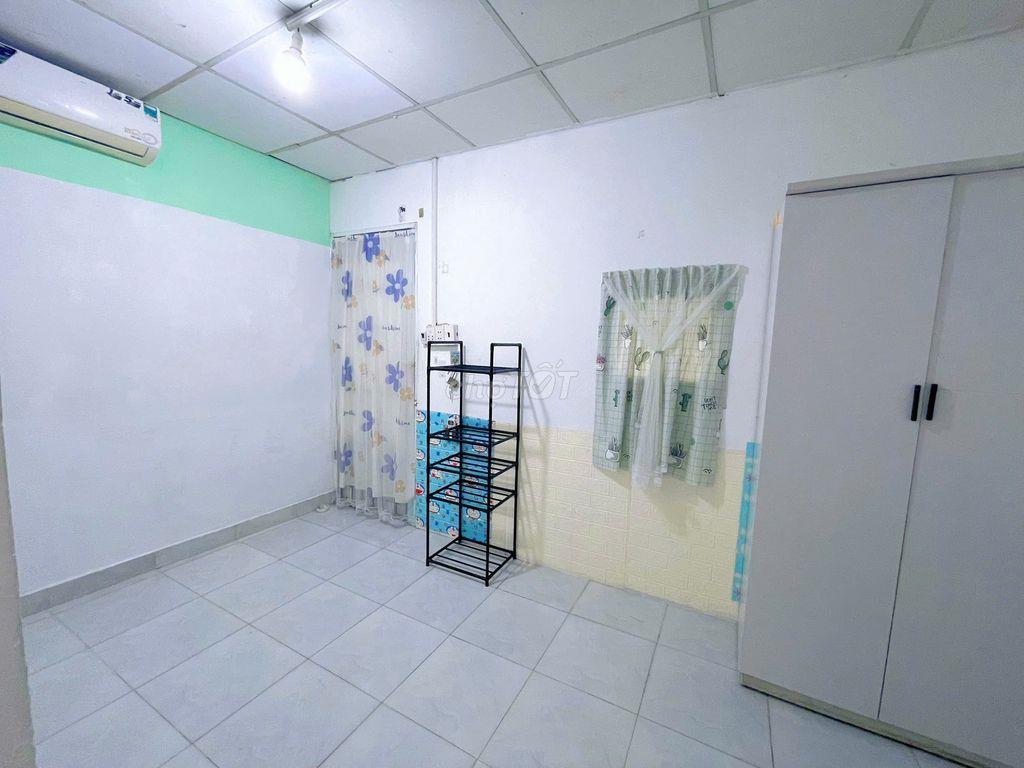 PHÒNG FULL NỘI THẤT - NGAY TÒA NHÀ E TOWN, GẦN NHÀ GA T3. Giá: 3.2tr