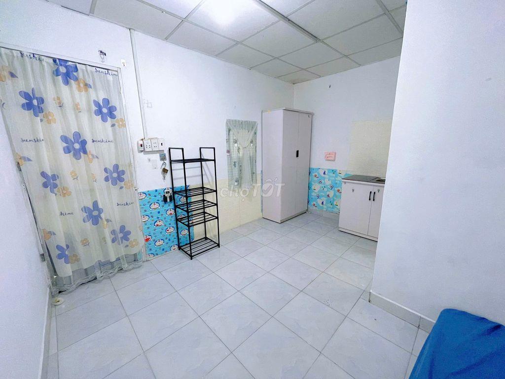 PHÒNG FULL NỘI THẤT - NGAY TÒA NHÀ E TOWN, GẦN NHÀ GA T3. Giá: 3.2tr