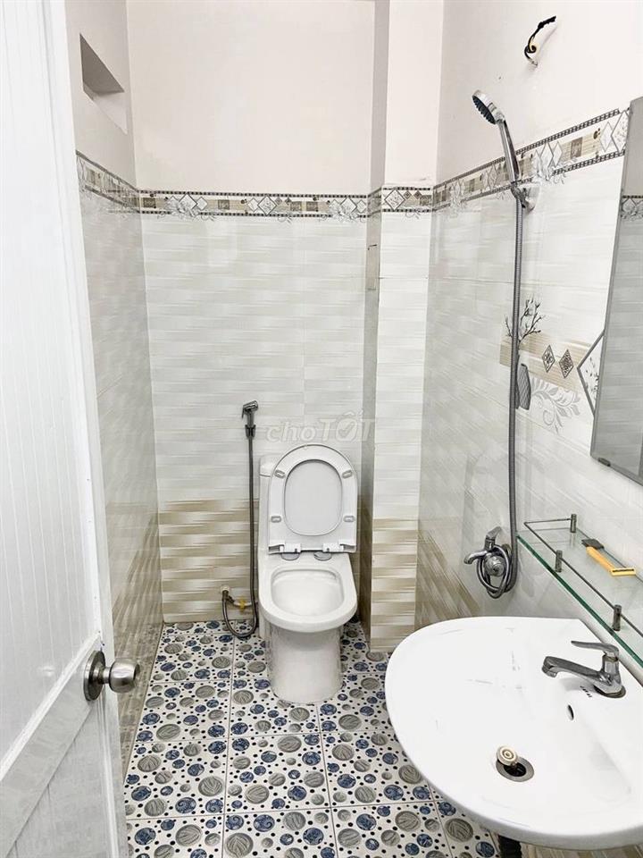 Cho thuê phòng ban công, máy lạnh,máy giặt gần PVhai, sân bay, bờ kè