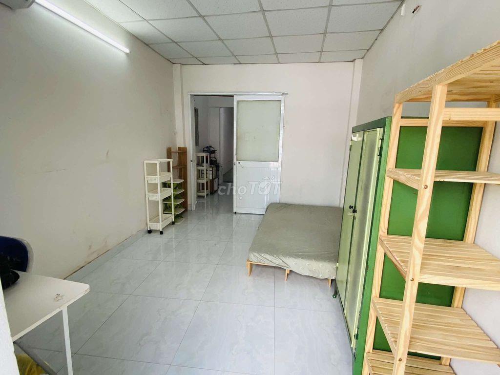 Cho thuê phòng ban công, máy lạnh,máy giặt gần PVhai, sân bay, bờ kè