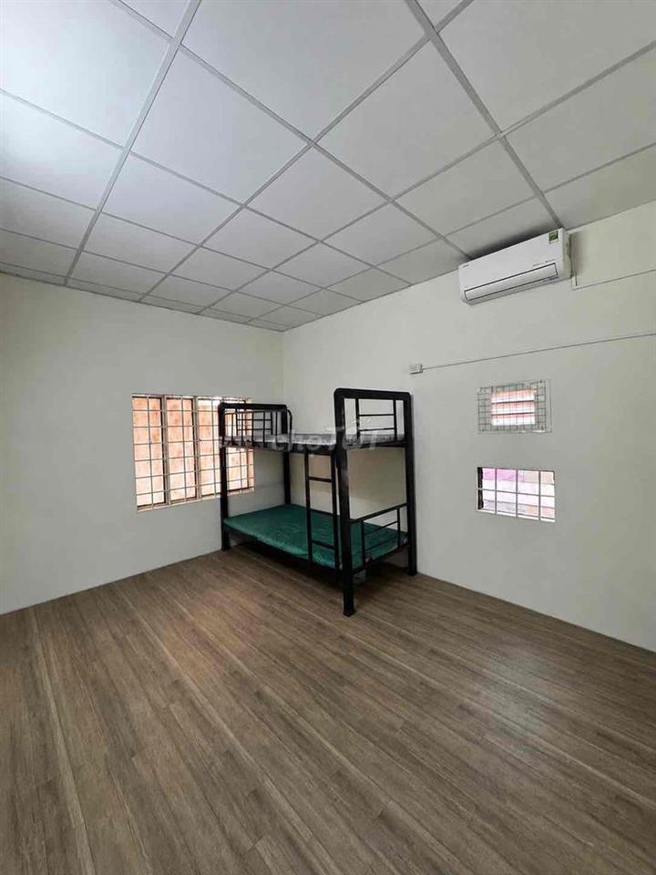 Phòng trọ lầu 1 kế ban công thoáng mát mới