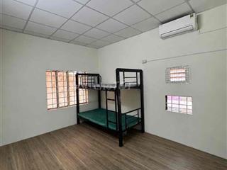 Phòng trọ lầu 1 kế ban công thoáng mát mới