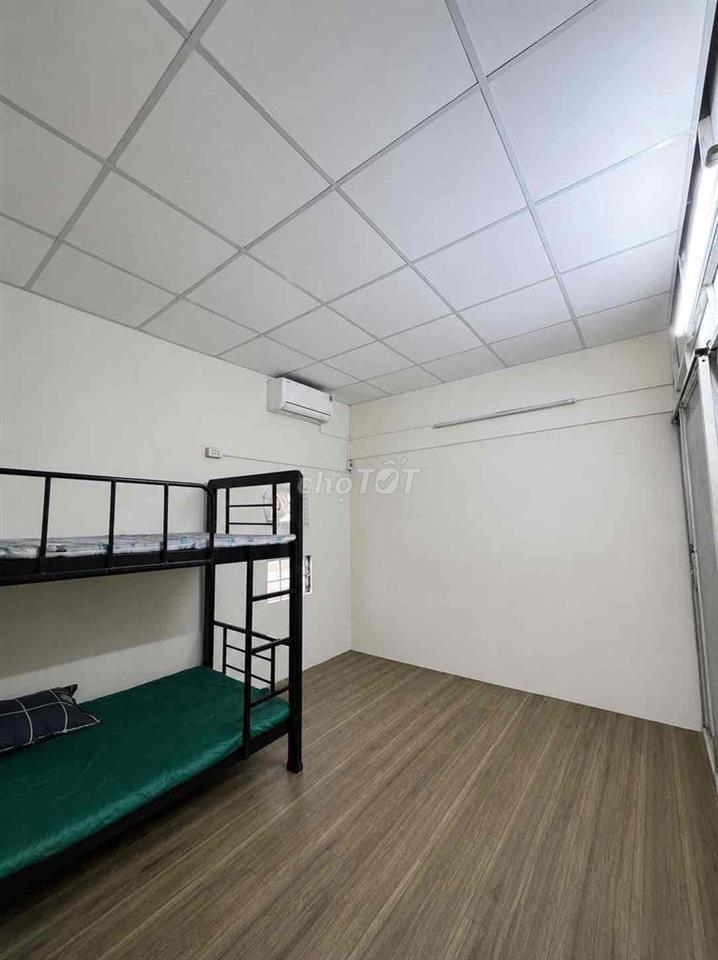 Phòng trọ lầu 1 kế ban công thoáng mát mới