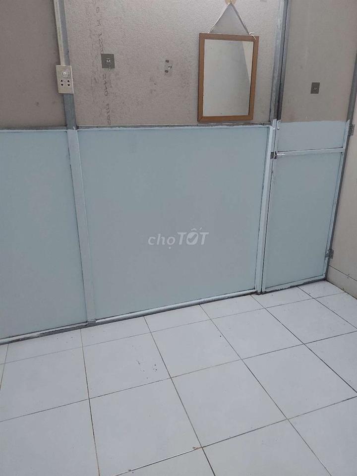 Phòng giá rẻ,giờ tự do Nguyễn Thanh Tuyền p2 TBình sau chợ Phạm V Hai 
