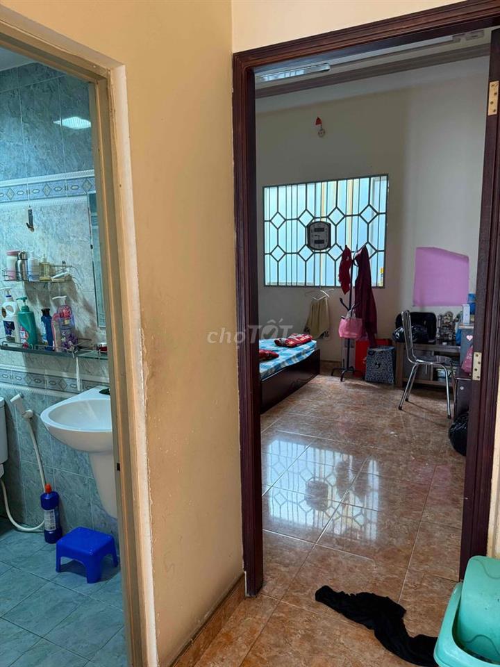 Cần cho nữ thuê 2 phòng tầng 2 gần chợ Tân Bình