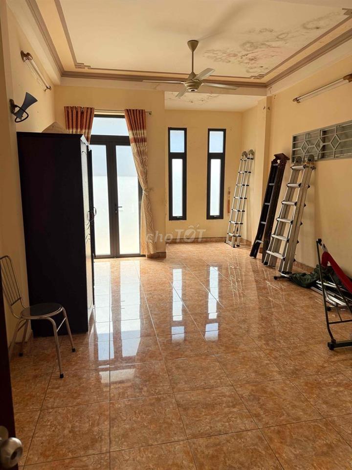 Cần cho nữ thuê 2 phòng tầng 2 gần chợ Tân Bình